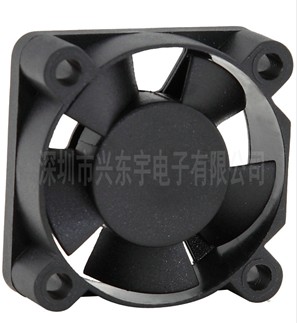 电饭煲散热风扇转子平衡轴心在哪里？